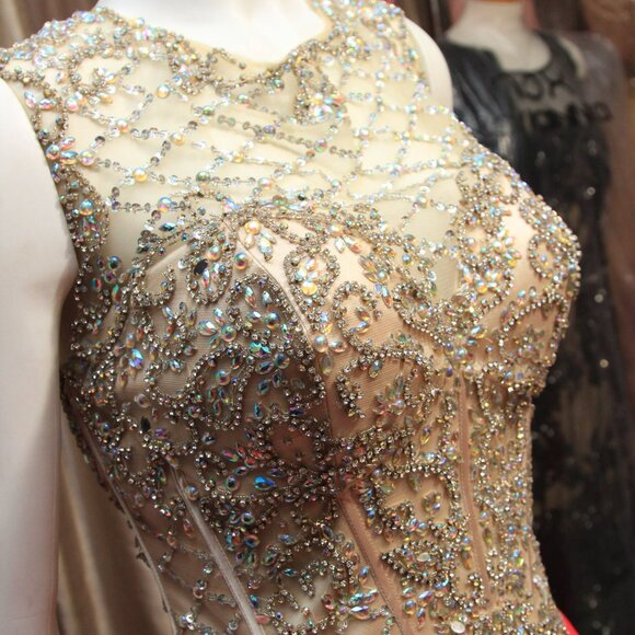 Dress - Picture 5 of 9